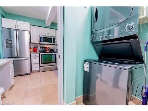 1-174 Martindale Road, St. Catharines, ON - Indoor Photo Showing Kitchen