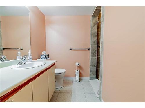 1-174 Martindale Road, St. Catharines, ON - Indoor Photo Showing Bathroom