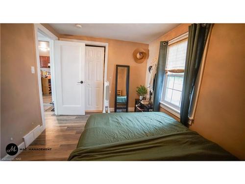 248 Niagara Street, St. Catharines, ON - Indoor Photo Showing Bedroom