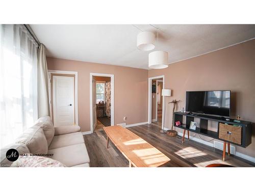 248 Niagara Street, St. Catharines, ON - Indoor Photo Showing Living Room