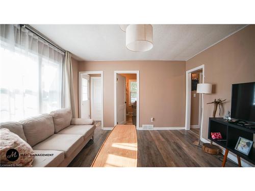 248 Niagara Street, St. Catharines, ON - Indoor Photo Showing Living Room