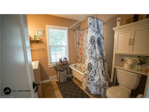 248 Niagara Street, St. Catharines, ON - Indoor Photo Showing Bathroom