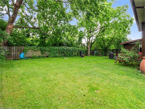 962 Parkdale Avenue, Fort Erie, ON - Outdoor With Backyard