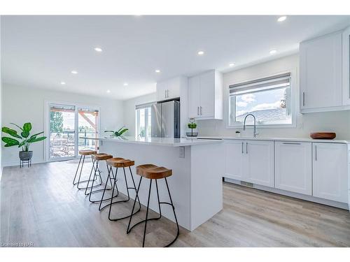 118 Colbeck Drive, Welland, ON - Indoor Photo Showing Kitchen