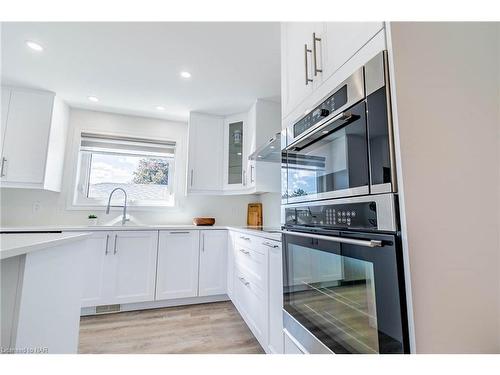 118 Colbeck Drive, Welland, ON - Indoor Photo Showing Kitchen