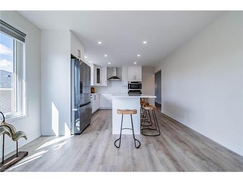 118 Colbeck Drive, Welland, ON - Indoor Photo Showing Kitchen