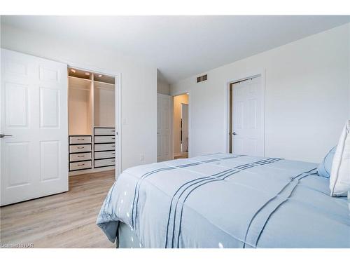 118 Colbeck Drive, Welland, ON - Indoor Photo Showing Bedroom