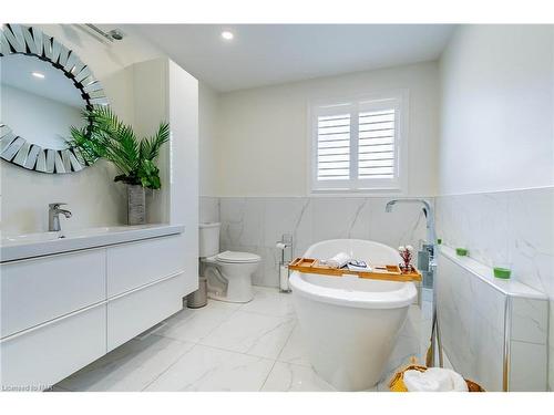 118 Colbeck Drive, Welland, ON - Indoor Photo Showing Bathroom