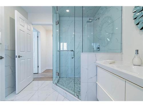 118 Colbeck Drive, Welland, ON - Indoor Photo Showing Bathroom