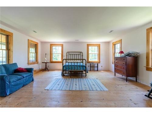 3079 Niagara Parkway, Fort Erie, ON - Indoor Photo Showing Living Room