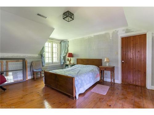 3079 Niagara Parkway, Fort Erie, ON - Indoor Photo Showing Bedroom