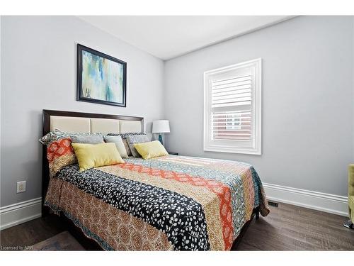 3844 Chippawa Parkway, Niagara Falls, ON - Indoor Photo Showing Bedroom