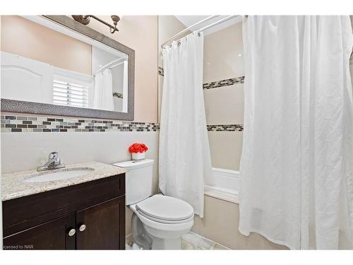 3844 Chippawa Parkway, Niagara Falls, ON - Indoor Photo Showing Bathroom