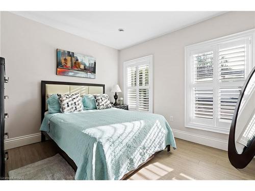 3844 Chippawa Parkway, Niagara Falls, ON - Indoor Photo Showing Bedroom