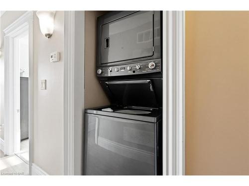 3844 Chippawa Parkway, Niagara Falls, ON - Indoor Photo Showing Laundry Room