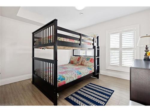 3844 Chippawa Parkway, Niagara Falls, ON - Indoor Photo Showing Bedroom