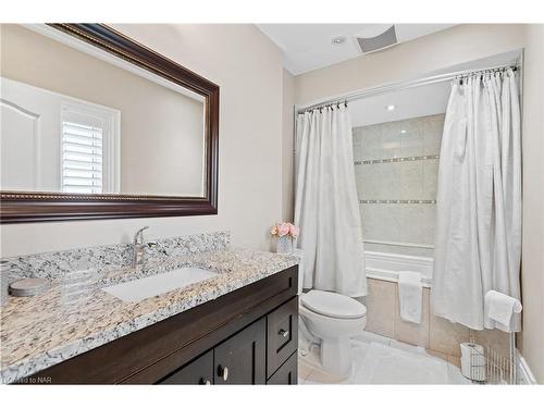 3844 Chippawa Parkway, Niagara Falls, ON - Indoor Photo Showing Bathroom