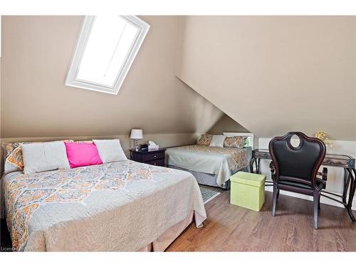 3844 Chippawa Parkway, Niagara Falls, ON - Indoor Photo Showing Bedroom