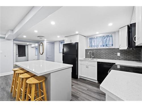 3844 Chippawa Parkway, Niagara Falls, ON - Indoor Photo Showing Kitchen