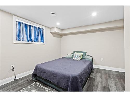 3844 Chippawa Parkway, Niagara Falls, ON - Indoor Photo Showing Bedroom