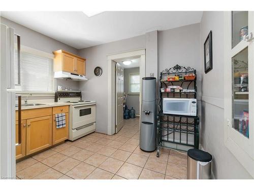 6143 Main Street, Niagara Falls, ON - Indoor Photo Showing Kitchen