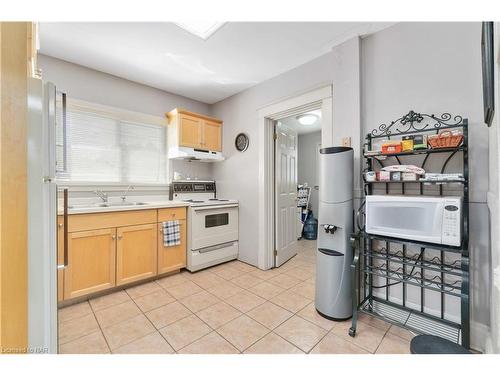 6143 Main Street, Niagara Falls, ON - Indoor Photo Showing Kitchen