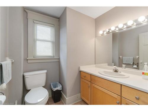 6143 Main Street, Niagara Falls, ON - Indoor Photo Showing Bathroom