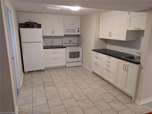 Lower-68 1/2 Pine Street S, Thorold, ON - Indoor Photo Showing Kitchen