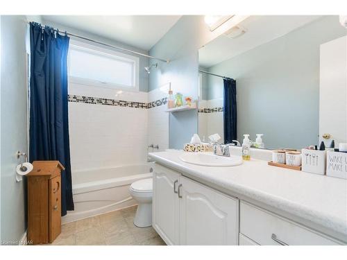 262 First Avenue, Welland, ON - Indoor Photo Showing Bathroom