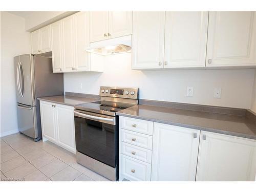 8767 Sourgum Avenue, Niagara Falls, ON - Indoor Photo Showing Kitchen