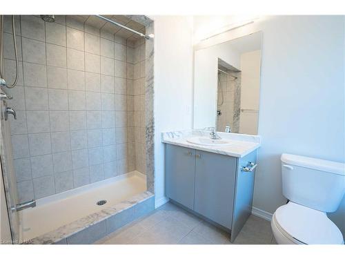 8767 Sourgum Avenue, Niagara Falls, ON - Indoor Photo Showing Bathroom