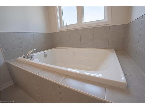 8767 Sourgum Avenue, Niagara Falls, ON - Indoor Photo Showing Bathroom