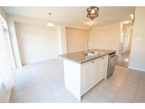 8767 Sourgum Avenue, Niagara Falls, ON - Indoor Photo Showing Kitchen With Double Sink