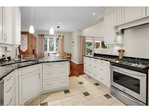 Th 9-678 Line 2 Road, Virgil, ON - Indoor Photo Showing Kitchen With Double Sink With Upgraded Kitchen