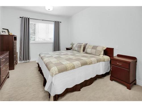 Th 9-678 Line 2 Road, Virgil, ON - Indoor Photo Showing Bedroom