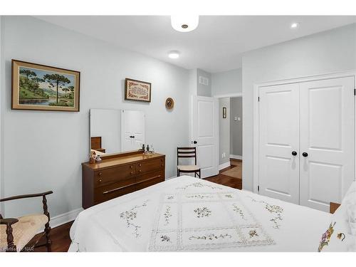 Th 9-678 Line 2 Road, Virgil, ON - Indoor Photo Showing Bedroom