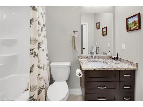 Th 9-678 Line 2 Road, Virgil, ON - Indoor Photo Showing Bathroom