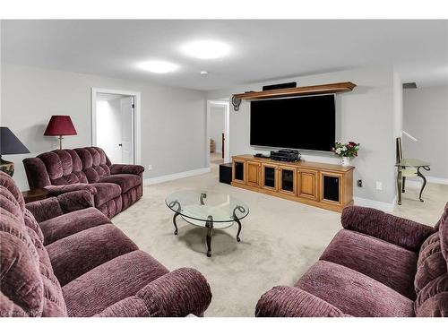 Th 9-678 Line 2 Road, Virgil, ON - Indoor Photo Showing Living Room