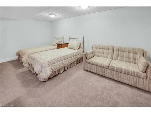 Th 9-678 Line 2 Road, Virgil, ON - Indoor Photo Showing Bedroom