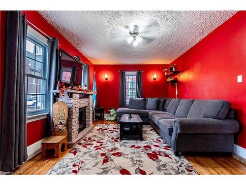 93 Griffith Street, Welland, ON - Indoor Photo Showing Living Room With Fireplace