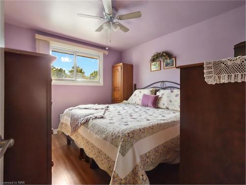 7076 Jill Drive, Niagara Falls, ON - Indoor Photo Showing Bedroom