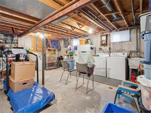 7076 Jill Drive, Niagara Falls, ON - Indoor Photo Showing Laundry Room