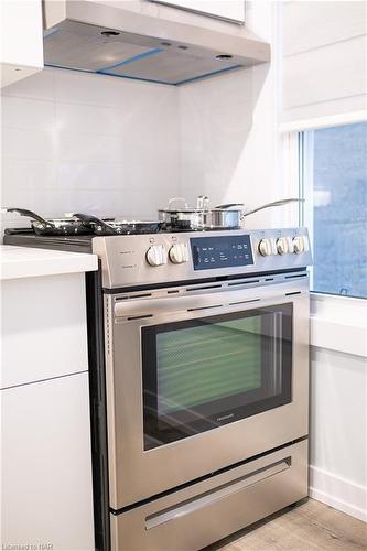 Main Level- Left-26 Duke Street, St. Catharines, ON - Indoor Photo Showing Kitchen