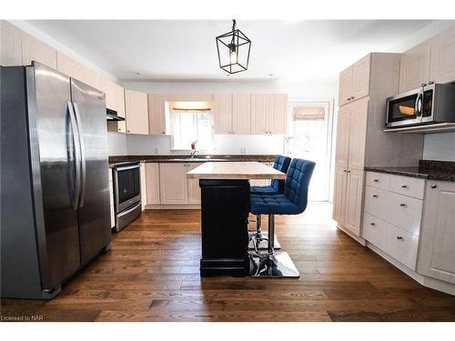 199 Lakewood Avenue, Crystal Beach, ON - Indoor Photo Showing Kitchen With Stainless Steel Kitchen