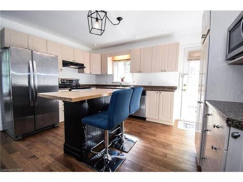 199 Lakewood Avenue, Crystal Beach, ON - Indoor Photo Showing Kitchen With Stainless Steel Kitchen With Upgraded Kitchen