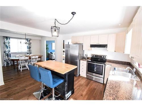 199 Lakewood Avenue, Crystal Beach, ON - Indoor Photo Showing Kitchen With Stainless Steel Kitchen With Double Sink