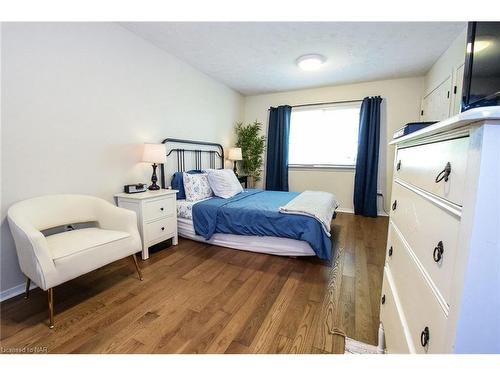 199 Lakewood Avenue, Crystal Beach, ON - Indoor Photo Showing Bedroom