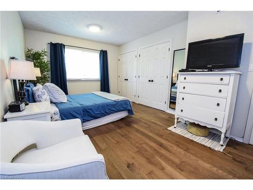 199 Lakewood Avenue, Crystal Beach, ON - Indoor Photo Showing Bedroom