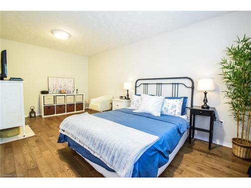 199 Lakewood Avenue, Crystal Beach, ON - Indoor Photo Showing Bedroom