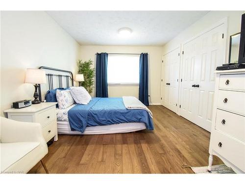 199 Lakewood Avenue, Crystal Beach, ON - Indoor Photo Showing Bedroom